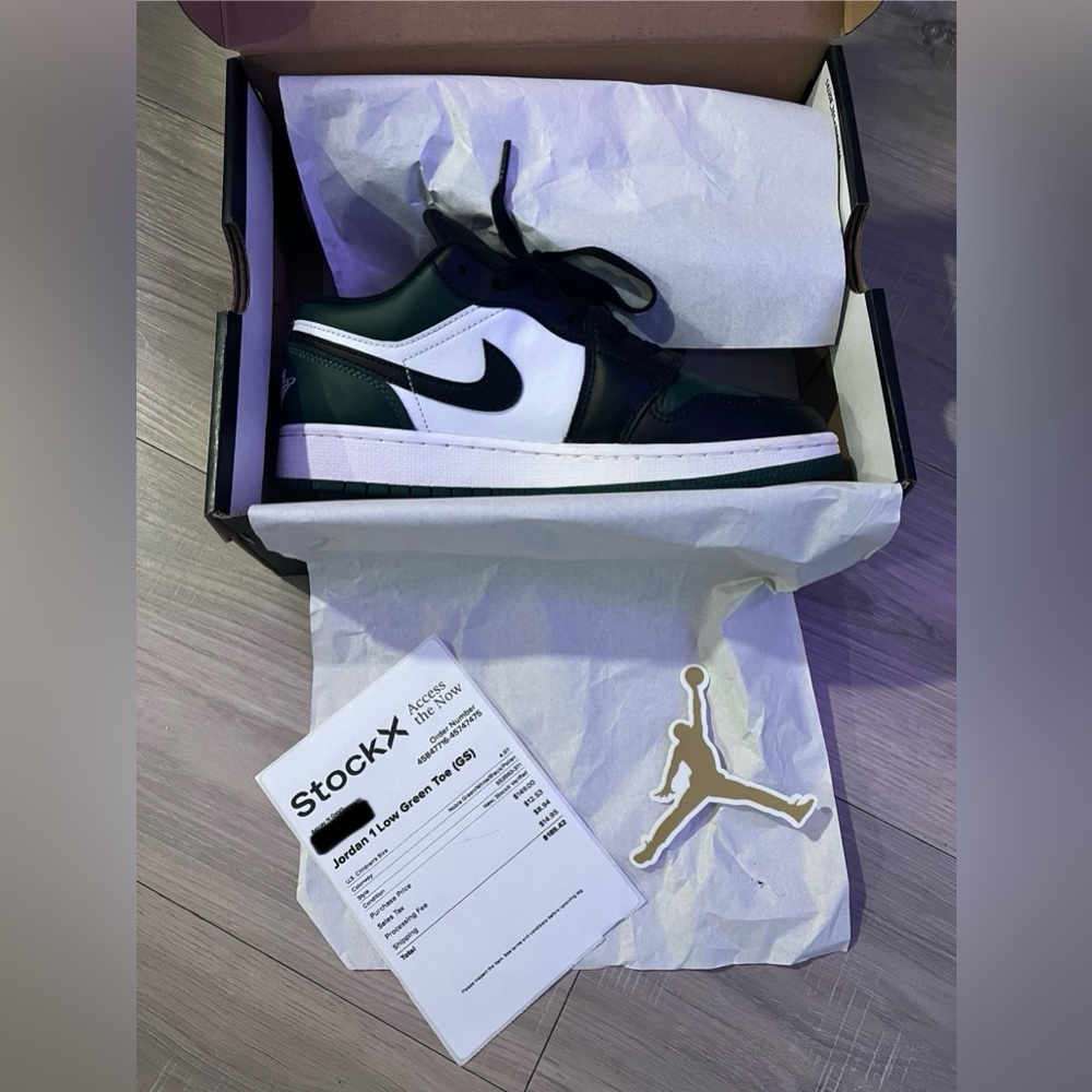 Jordan 1 Low Green Toe (GS) - US 4.5Y / 6W